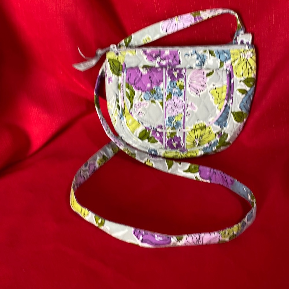 VERA BRADLEY CROSS BODY SMALL PURSE FLOWERS ON GRAY BACKGROUND GUC